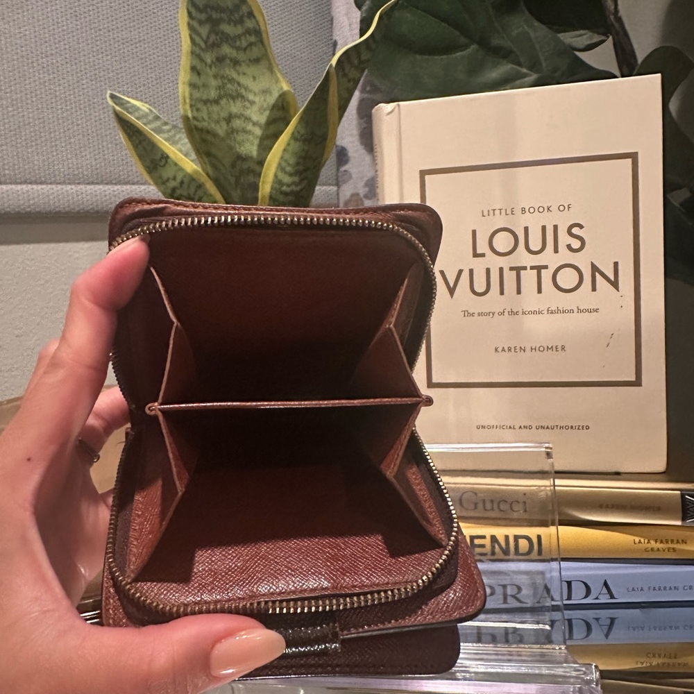 Louis Vuitton Monogram Wallet & COA - Picture 13 of 14